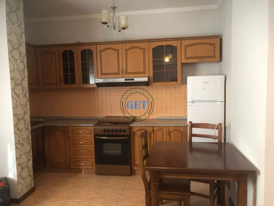 Durres, jepet me qera apartament 1+1 Kati 6, 85 m² 250 € (Shkolla Kushtrimi i Lirise)