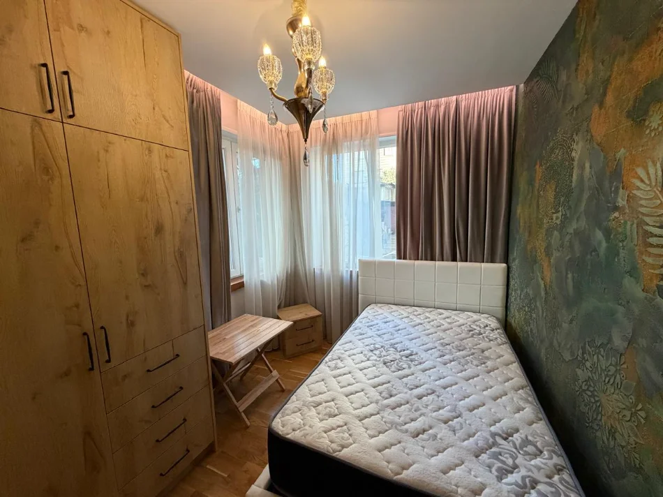 Tirane, shitet apartament 3+1 , 390.000 € 