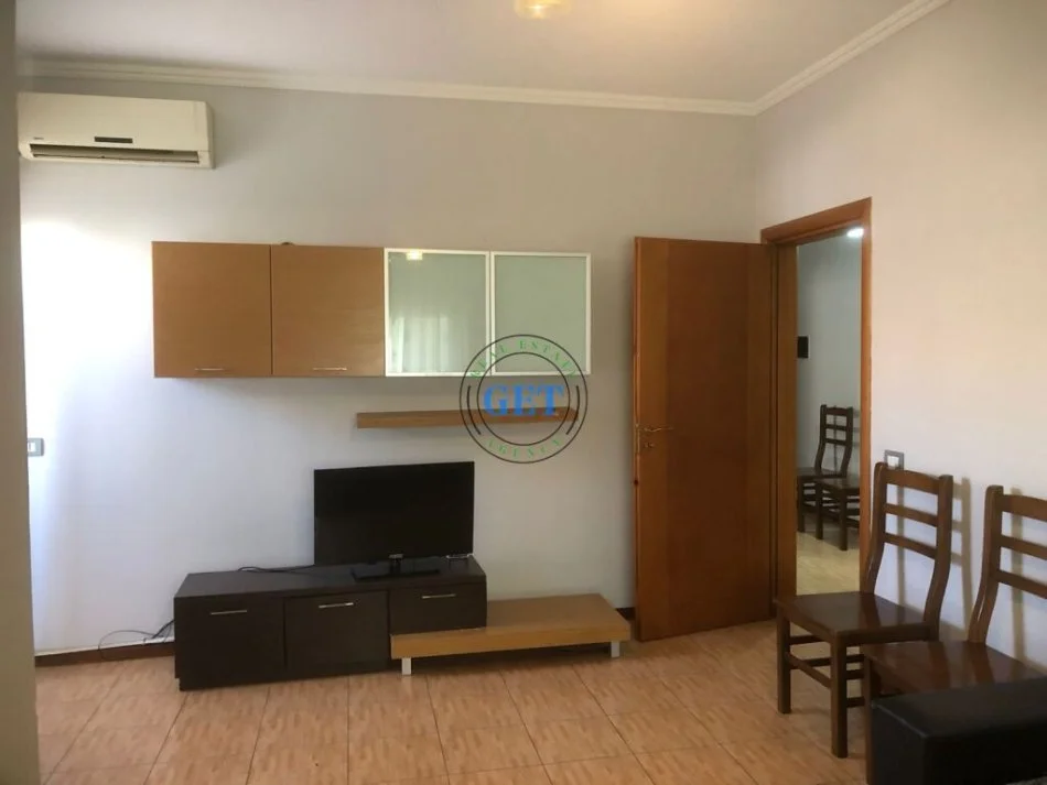 Durres, jepet me qera apartament 1+1 Kati 6, 85 m² 250 € (Shkolla Kushtrimi i Lirise)