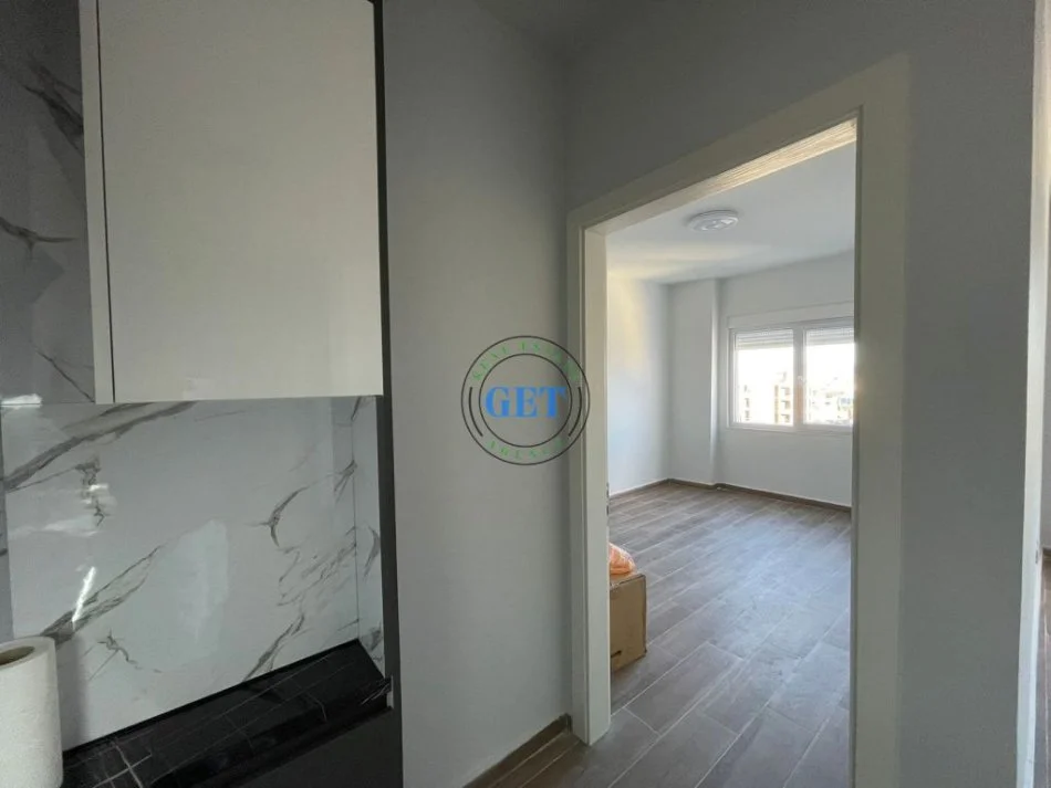 Durres, jepet me qera apartament 2+1+Ballkon Kati 5, 83 m² 350 € (Tregu Industrial)