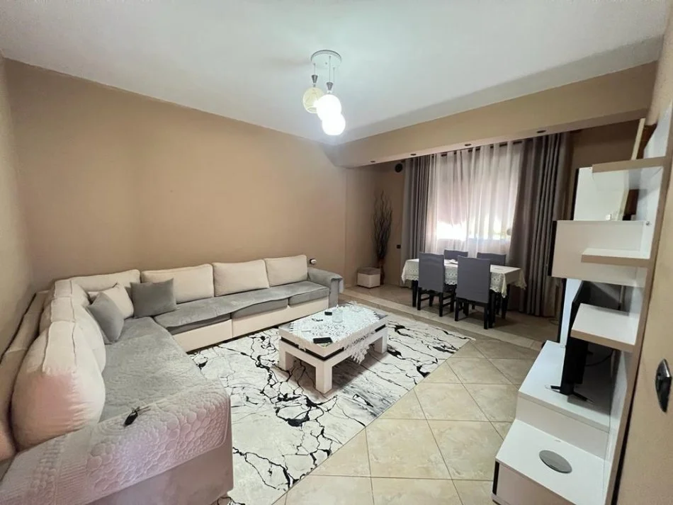 Tirane, jepet me qera apartament 2+1 Kati 1, 130 m² 400 € (RRUGA DANISH JUKNIU)
