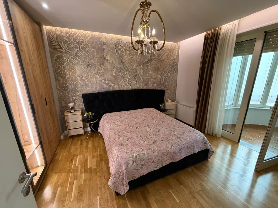 Tirane, shitet apartament 3+1 , 390.000 € 