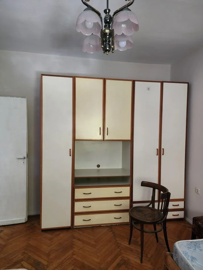 Tirane, jepet me qera apartament 2+1 Kati 2, 