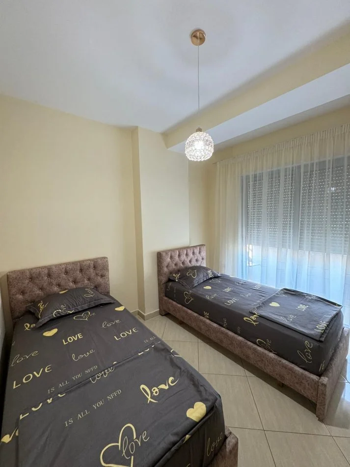 Tirane, jepet me qera apartament 2+1+Ballkon Kati 7, 85 m² 800 € 