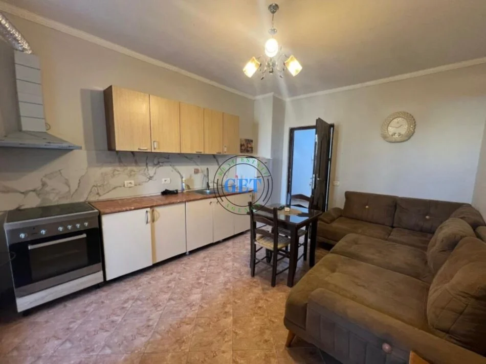 Durres, jepet me qera apartament 1+1 Kati 4, 70 m² 250 € (Muzeumi , Durres)