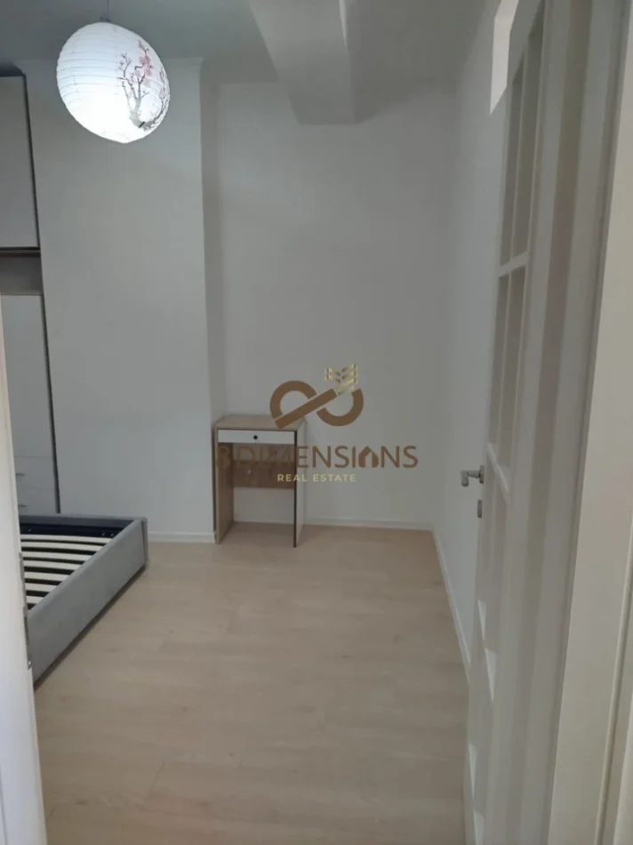 Tirane, shitet apartament 1+1+Ballkon Kati 4, 52 m² 79.500 € (kombinat)