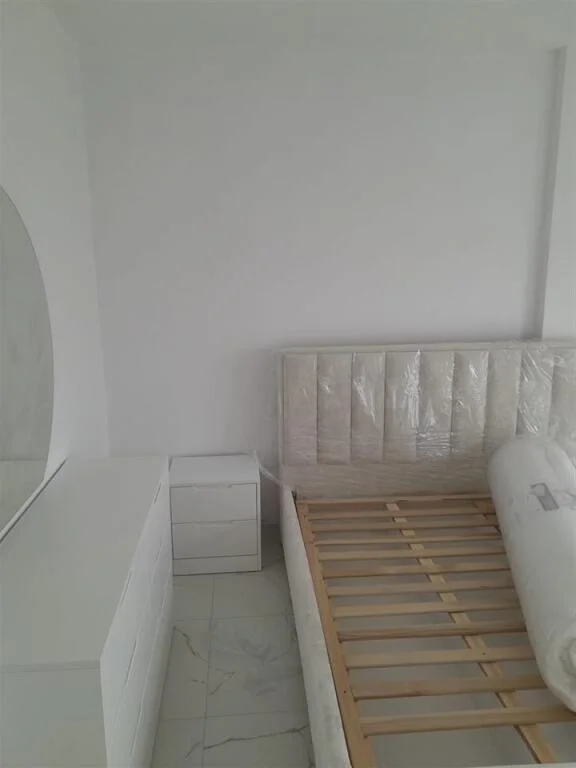 jepet me qera , 500 €