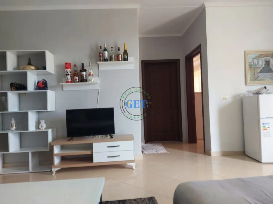 Durres, jepet me qera apartament 2+1 Kati 2, 120 m² 350 € (Rrota kuqe, Plazh, Durrës)
