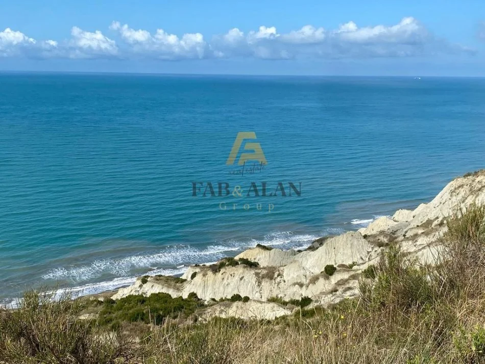 Karpen, shitet toke , 16.000 m² 1.300.000 € (Karpen, Kavaje)