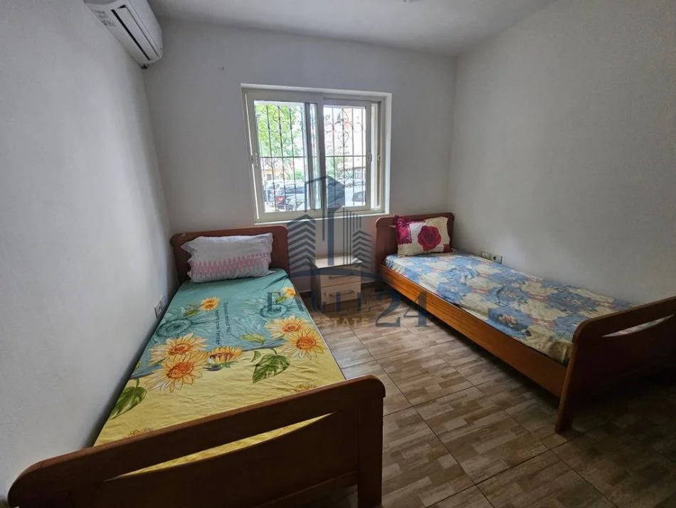 Tirane, jepet me qera apartament 2+1+Ballkon Kati 0, 75 m² 420 € (Univers City)