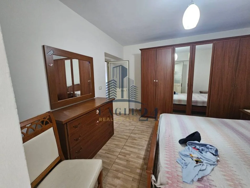 Tirane, jepet me qera apartament 2+1+Ballkon Kati 0, 75 m² 420 € (Univers City)