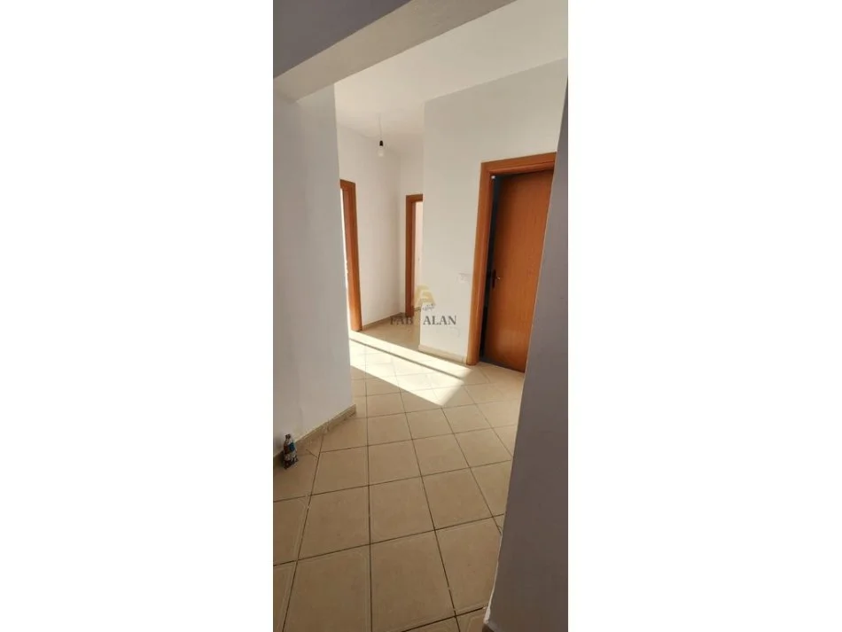 Tirane, shitet apartament 1+1 Kati 4, 64 m² 84.000 € (Fresku)
