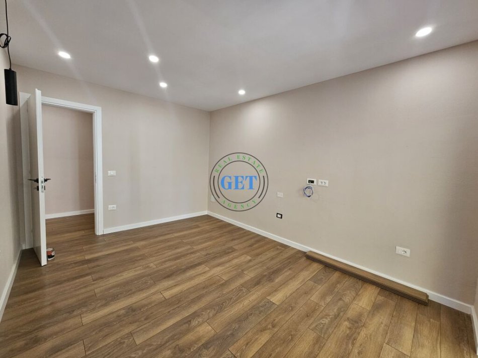 Durres, shitet apartament 2+1 Kati 2, 111 m² 160.000 € (Qender)