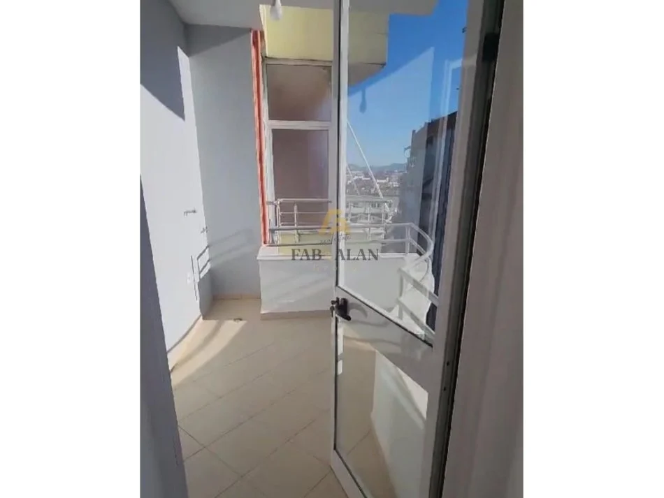 Tirane, shitet apartament 1+1 Kati 4, 59 m² 78.000 € (Fresku)