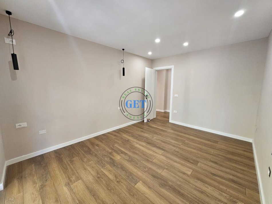 Durres, shitet apartament 2+1 Kati 2, 111 m² 160.000 € (Qender)