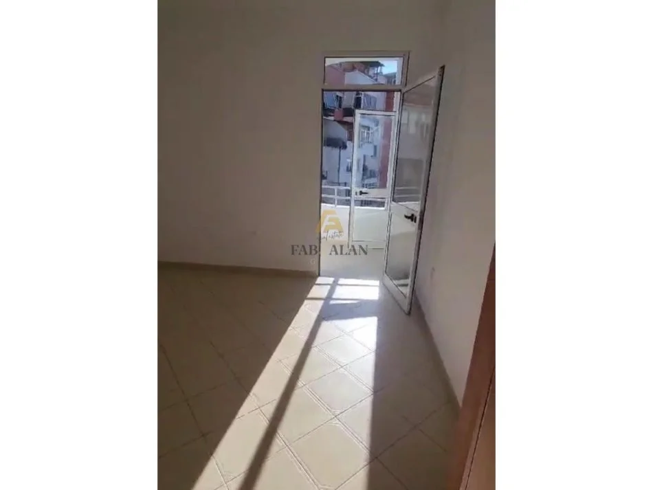 Tirane, shitet apartament 1+1 Kati 4, 59 m² 78.000 € (Fresku)