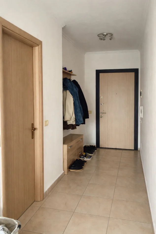 Tirane, jepet me qera apartament 2+1+Ballkon Kati 4, 100 m² 550 € (Rruga Idriz Dollaku)