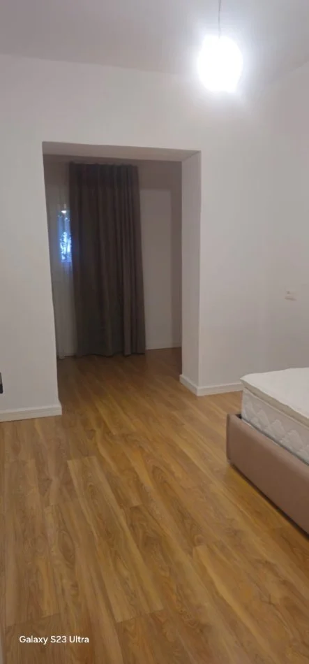 Shqiperi, jepet me qera apartament 2+1+Ballkon Kati 1, 85 m² 600 € (21 Dhjetori)