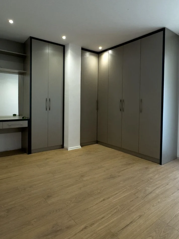 Tirane, shitet apartament 2+1 Kati 5, 90 m² 140.000 € (Fresku)