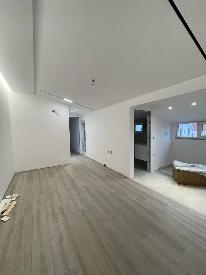 Tirane, jepet me qera apartament 1+1+Ballkon Kati 4, 60 m² 500 € (Artan lenja)