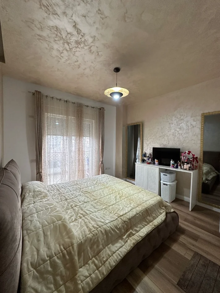 Tirane, shitet apartament 2+1 , 170 m² 498.000 € (liqeni thate)