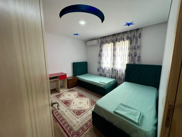 Tirane, jepet me qera apartament 2+1 Kati 4, 95 m² 600 Euro (Kopshti Botanik)