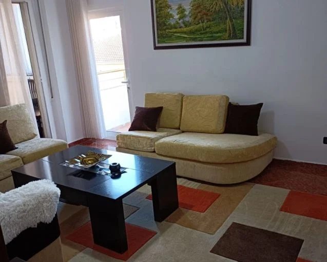 Tirane, jepet me qera apartament 1+1+Ballkon Kati 5, 90 m² 500 € (Don Bosko , prane Zgares Korcare.)
