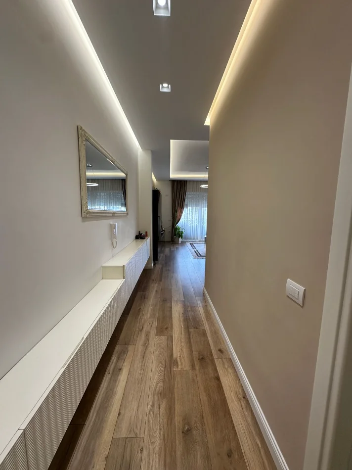Tirane, shitet apartament 2+1 , 170 m² 498.000 € (liqeni thate)