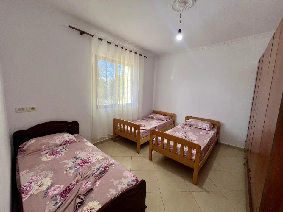 Tirane, jepet me qera shtepi 2+1 Kati 1, 80 m² 350 € (Unaza e madhe)