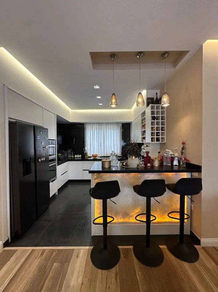 Tirane, shitet apartament 2+1 , 170 m² 498.000 € (liqeni thate)