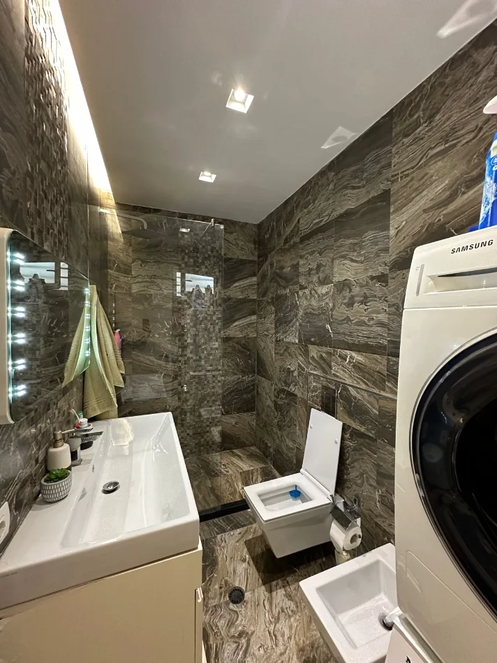Tirane, shitet apartament 2+1 , 170 m² 498.000 € (liqeni thate)
