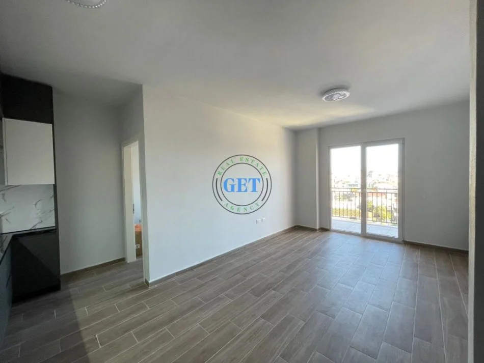 Durres, jepet me qera apartament 2+1 Kati 5, 83 m² 350 € (Tregu Industrial, Durres)