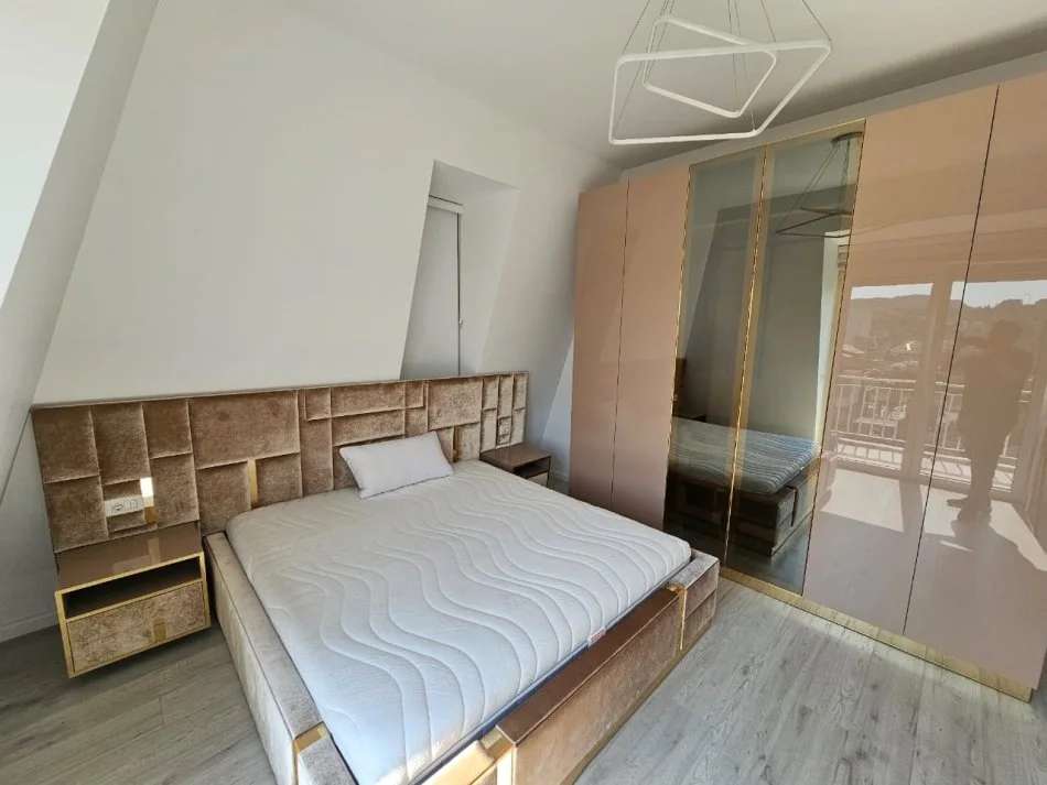 Tirane, jepet me qera apartament 2+1 Kati 3, 99 m² 1.600 € 
