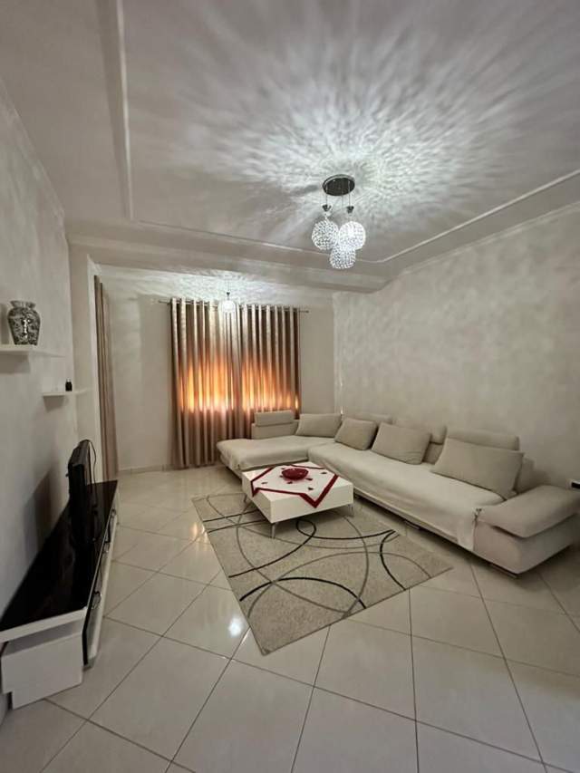 Tirane, jepet me qera apartament 3+1+BLK Kati 2, 150 m² 450 Euro (Stacioni i TRENIT)