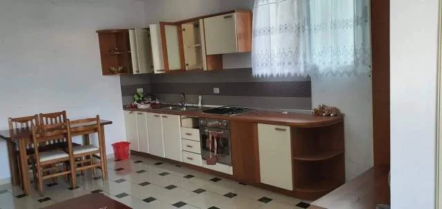 Tirane, jepet me qera shtepi 2+1 Kati 1, 75 m² 25.900 Leke