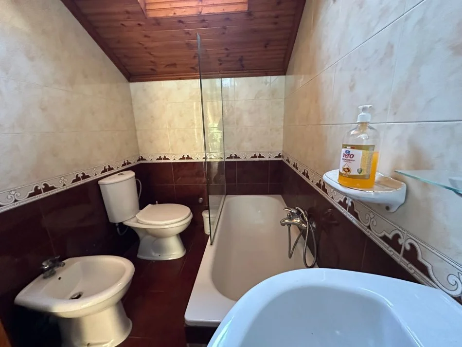 Tirane, jepet me qera apartament 2+1+Ballkon Kati 2, 90 m² 550 €