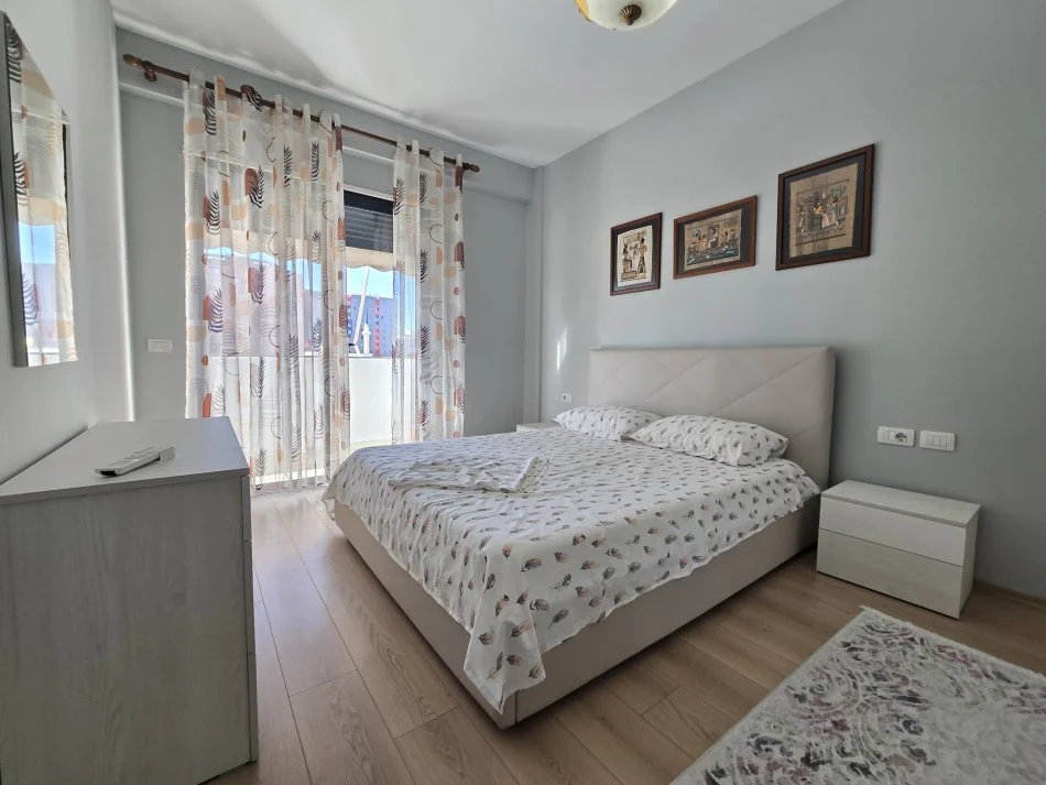 Tirane, jepet me qera apartament 2+1 , 95 m² 600 € (Oasis residence)