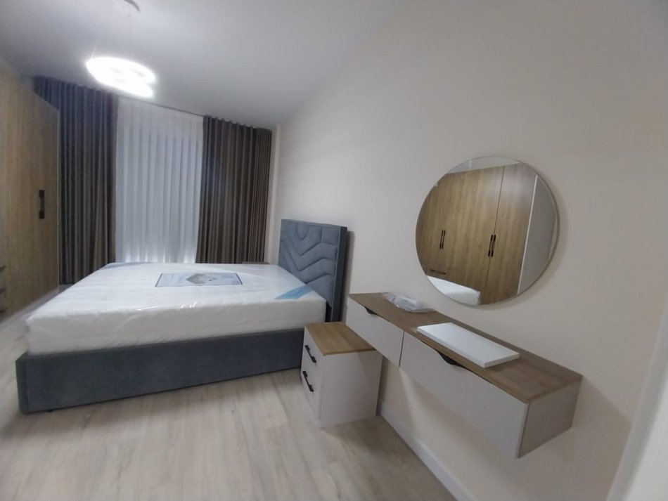 Tirane, jepet me qera apartament 2+1 Kati 1, 90 m² 1.100 € (Liqeni i Thate)