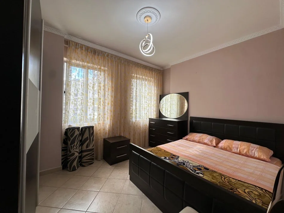 Tirane, jepet me qera apartament 1+1 Kati 3, 60 m² 450 € 