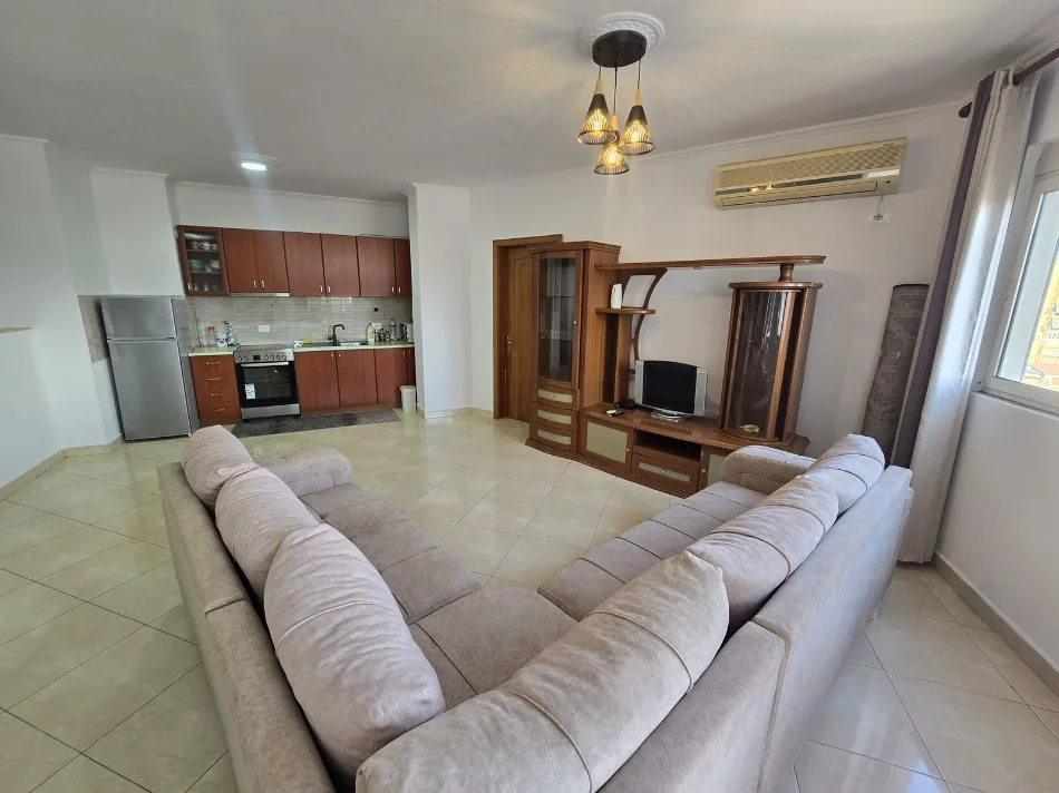 Tirane, jepet me qera apartament 2+1 Kati 9, 111 m² 650 € (Rruga Barrikadave)