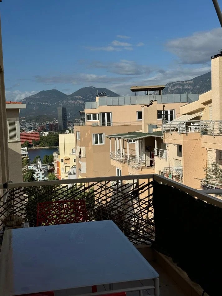 Tirane, jepet me qera apartament 2+1 Kati 3, 90 m² 700 € (Liqeni i Thate , Rruga Peti)