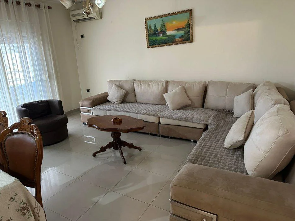 Tirane, jepet me qera apartament 2+1+Ballkon Kati 5, 85 m² 700 €