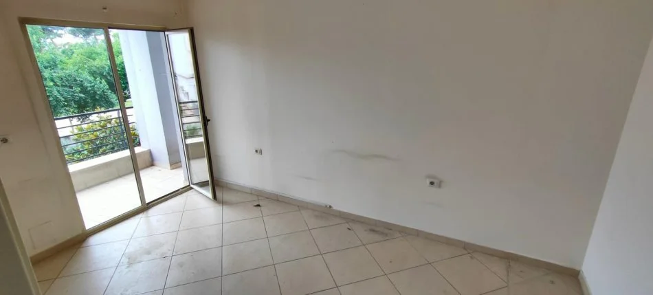 Tirane, jepet me qera apartament 2+1+Ballkon Kati 1, 90 m² 450 € (Don Bosco)