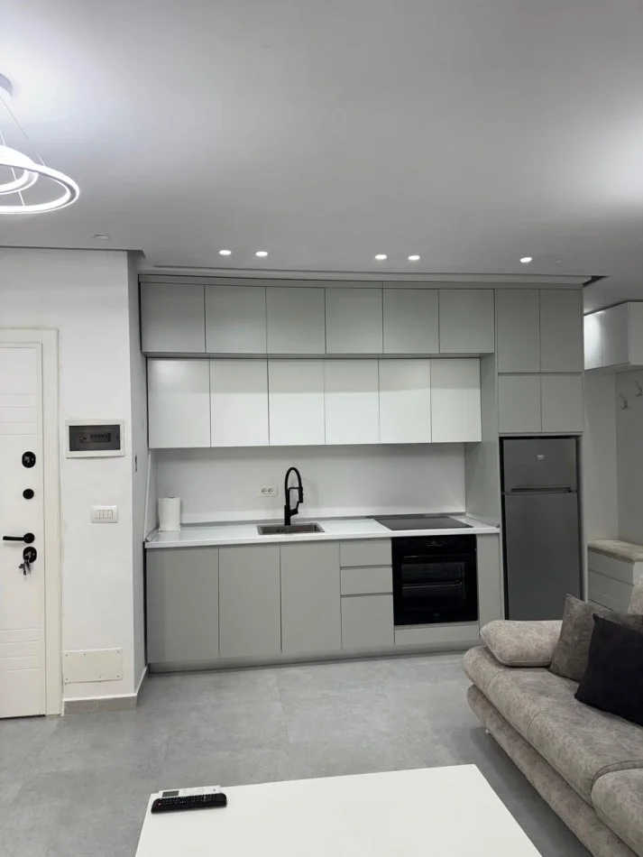 Tirane, jepet me qera apartament 2+1+Ballkon Kati 2, 74 m² 500 € (Shkoze)