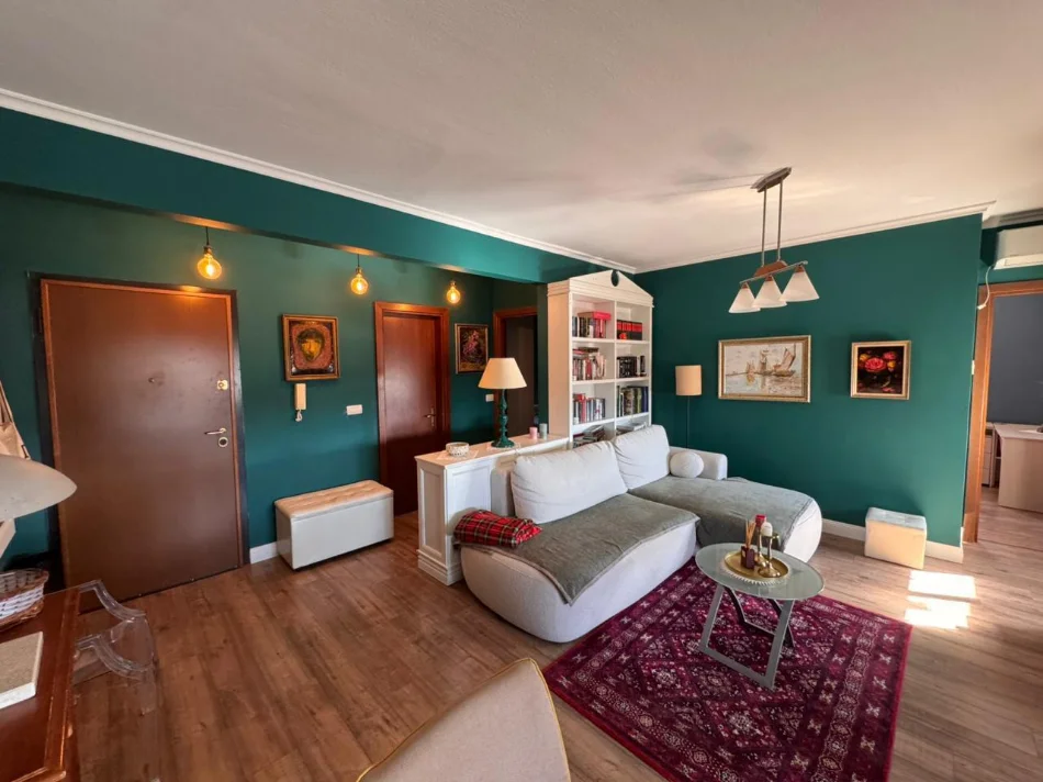 Tirane, jepet me qera 2+1 Kati 9, 87 m² 750 € (Rruga e Kavajes)