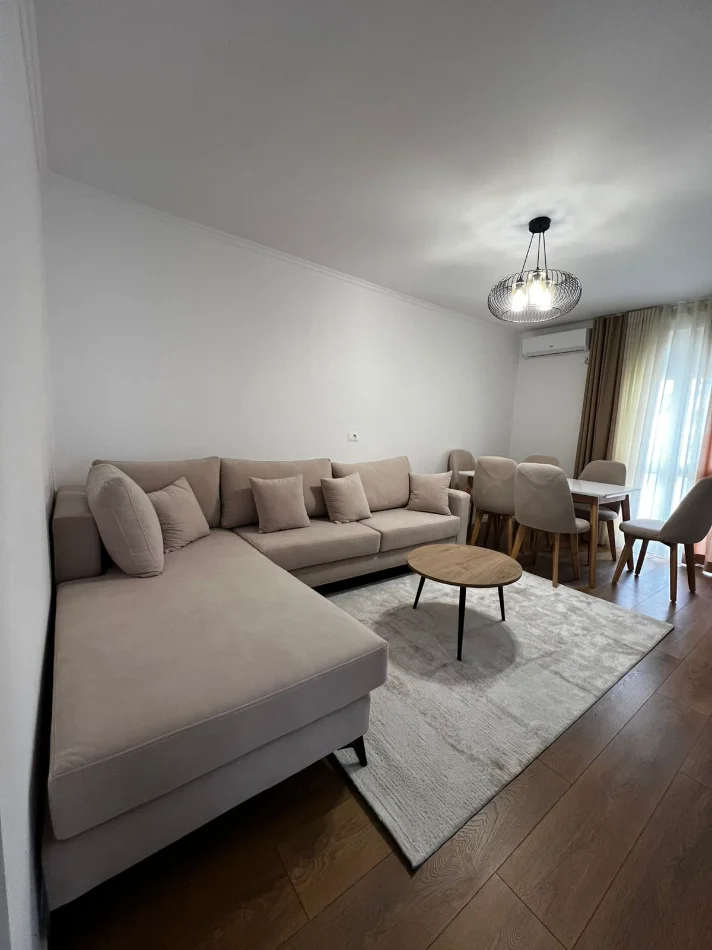Tirane, jepet me qera apartament 2+1+Ballkon Kati 4, 77 m² 700 € (Ali Demi)