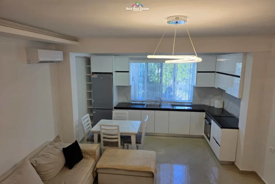 Tirane, jepet me qera Vile 1+1 Kati 1, 80 m² 520 € (allias)