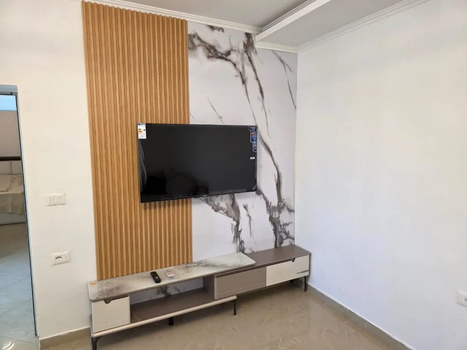 Tirane, jepet me qera Vile 1+1 Kati 1, 180 m² 520 € (Allias)