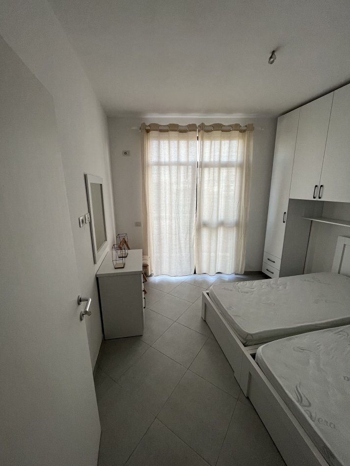 Tirane, jepet me qera apartament 1+1+Ballkon Kati 7, 44 m² 420 € (RRUGA E DIBRES)