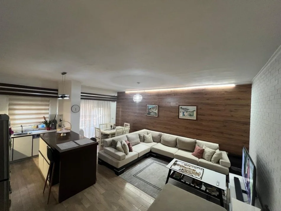 Tirane, shes apartament 3+1 Kati 5, 110 m² 155.000 € (YZBERISHT)